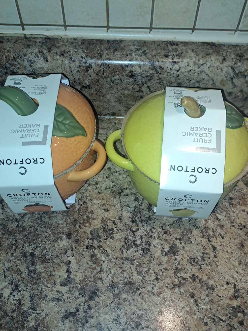 Croton Ceramic Fruit Bakeware in Orange and Lime Green - Picture 5 of 7